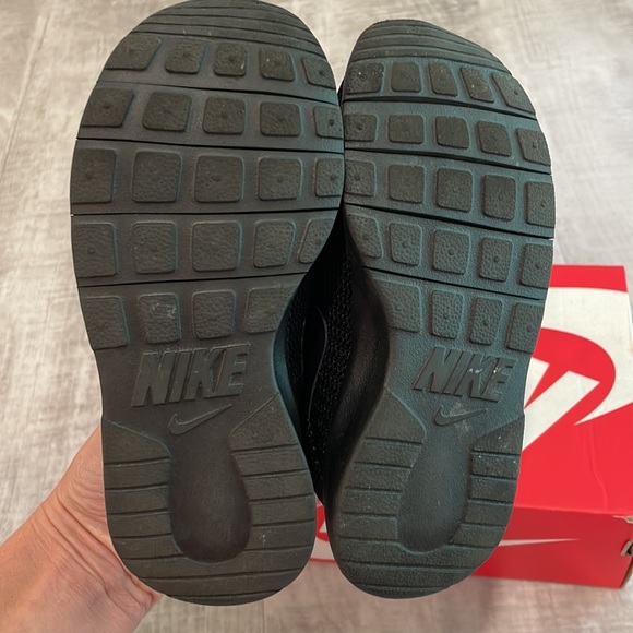 💕SOLD💕Nike Tanjun black toddler sneakers - Picture 6 of 8